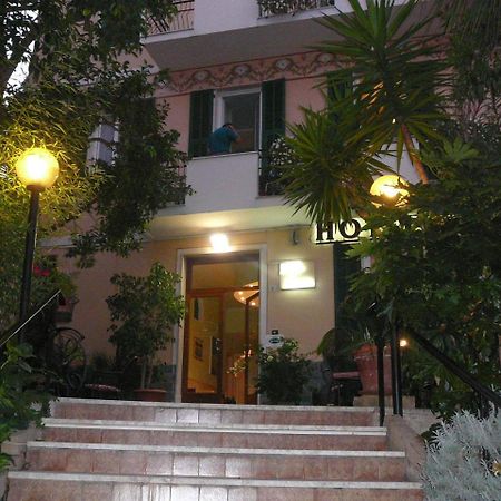 Hotel Villa Bianca Laigueglia Exterior photo