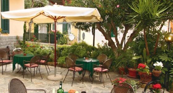 Hotel Villa Bianca Laigueglia Exterior photo
