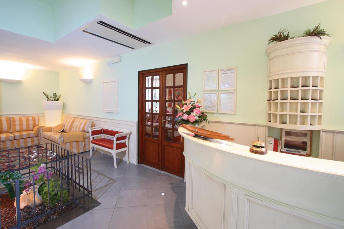 Hotel Villa Bianca Laigueglia Exterior photo