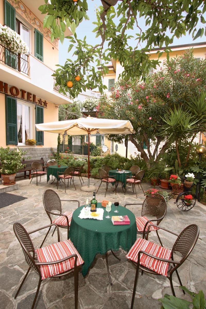 Hotel Villa Bianca Laigueglia Exterior photo